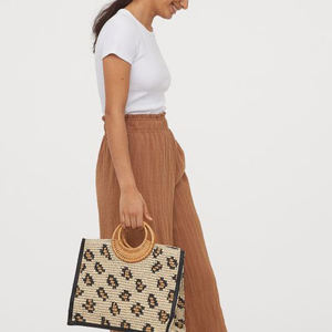 Conçu pour un confort quotidien et un style décontracté, t-shirt oversize pour femmes, t-shirt oversize de style streetwear haut de gamme pour femmes - Product Image 4