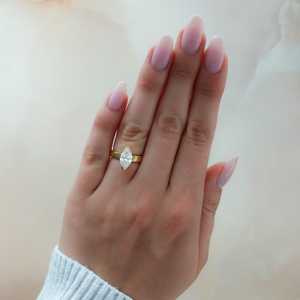 Bague de fiançailles solitaire moderne en or massif 14k 18k avec diamant de laboratoire 2 carats taille marquise demi-sertie, bande de 3,5 mm, fabrication artisanale - Product Image 2