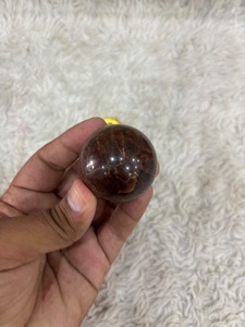 Sphère de grenat rouge-brun, pierre de palmier, coloration terreux profond, translucidité subtile, surface polie à la main, texture cristalline distinctive - Product Image 4