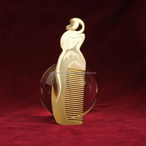 Peine Desenredante Antiestático Hecho a Mano con Cuerno de Búfalo Natural Ecológico al por Mayor para Mujeres, Masaje del Cuero Cabelludo, Estilo Animal para Barba - Product Image 3