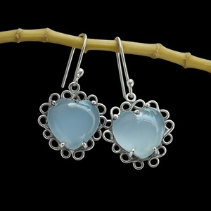 Pendientes Huggie de Calcedonia Aqua Hechos a Mano, Plata de Ley 925, Joyería de Moda con Piedras Preciosas Naturales - Product Image 1