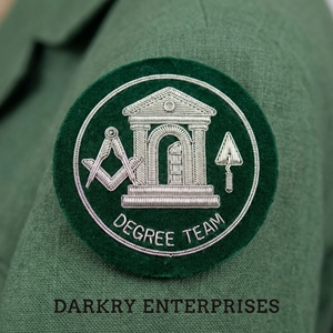 Écusson personnalisé brodé main en fil de soie pour équipe maçonnique, accessoires de régalia vert et argent, conception de badge de loge personnalisée - Product Image 1