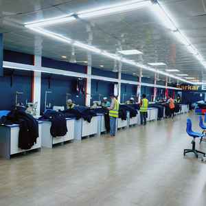 Camiseta de Hombre de Alta Calidad, 240GSM, Tejido Jersey Vintage, Corte Regular, 100% Algodón, Certificación CE, OEM/ODM - Product Image 2