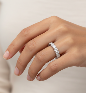 Bague de mariage étincelante en diamant de laboratoire taille coussin Infinity, en argent sterling massif 925, or blanc 14K 18K - Product Image 4