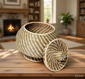 Panier en herbe tressé à la main avec garniture et poignée festives, écologique et élégant pour le rangement - Product Image 2