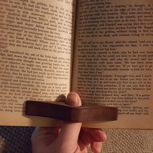 Soporte de Anillo para el Dedo para Leer Libros, Sujetador de Dedos de Madera - Product Image 1