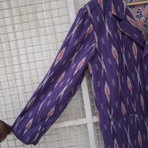 Manteau en coton Ikat épais à manches longues, col en V, imprimé géométrique, respirant, écologique, longueur longue, décontracté, pour l'automne - Product Image 3