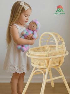 Cuna de ratán con acabado natural, diseño rústico para bebés y niños de 0 a 3 años, con muñeca de juguete incluida. - Product Image 3