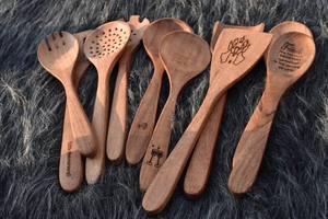Ensemble de cuillères en bois gravées personnalisées, ustensiles de cuisine écologiques faits à la main, cadeau pour la cuisine et la pâtisserie - Product Image 5