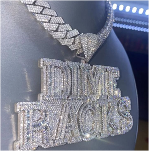 จี้ห้อยคอแบบบาแกตต์ประดับเพชรโมอิสซาไนต์ ตัวอักษรตามสั่ง พร้อมหมายเลข  สร้อยคอฮิปฮอป  สำหรับผู้หญิงและผู้ชาย - Product Image 2