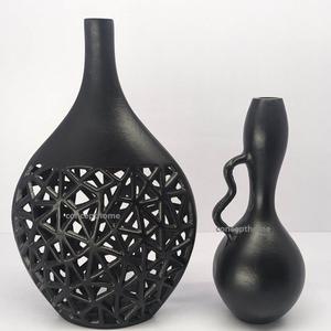 Nuevo Florero con Diseño Moderno, Acabado Negro Metálico, Florero de Mesa - Product Image 1