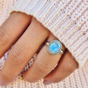 แหวนมูนสโตนธรรมชาติ สไตล์โบโฮ ทำมือ เครื่องประดับพลอยแท้ แหวนเงินแท้ 925 สำหรับผู้หญิง ของขวัญสำหรับเธอ - Product Image 5