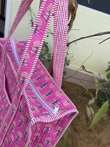 Bolso de Hombro Abierto Acolchado de Algodón Indio Hecho a Mano, Bolso Grande con Estampado Floral, Ecológico, Elegante, Color Personalizable, para Viajes y Compras - Product Image 2