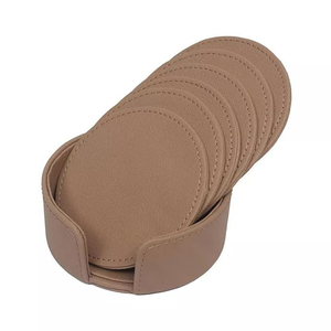 Juego de Posavasos Redondos de Cuero Clásico Beige con Soporte, Resistentes al Calor, con Costuras, para Mesa - Product Image 1