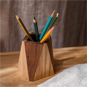 Porte-crayons en bois en forme de diamant, organisateur de bureau en bois de Sheesham cerisier, support à stylos minimaliste, décoration de table de bureau, cadeau pour la maison - Product Image 4