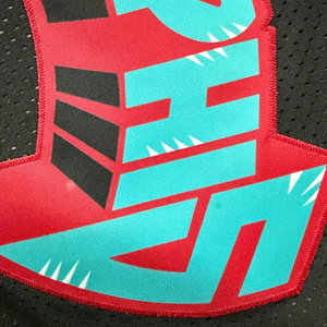 ชุดบาสเก็ตบอล OEM ระดับมืออาชีพ แบบสั่งทำพิเศษ พร้อมลายพิมพ์แบบ Sublimation เย็บเสริมความแข็งแรง ผ้าต้านเชื้อแบคทีเรีย - Product Image 4