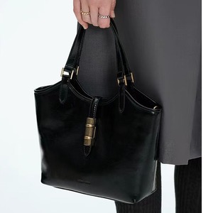 Sac fourre-tout en cuir PU noir avec fermeture éclair, poignée souple, style minimaliste, cadre interne antivol, sangle chaîne, pour femme - Product Image 2