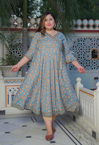 Vestido Festivo Anarkali de Rayón Azul con Estampado Floral, Cuello en V y Mangas Campana, Tallas Grandes para Mujer, Venta al por Mayor - Product Image 1