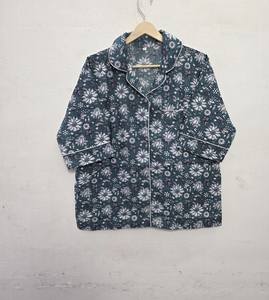 Conjunto de Pijama de Algodón Premium Tejido a Mano con Estampado Floral, Elegante Ropa de Dormir de Verano, Camisa de Manga Corta con Botones y Pantalones Cortos Cómodos - Product Image 5