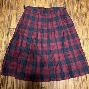Kilt écossais plissé en laine Lindsay rouge et vert pour femme, jupe sur mesure en gros pour dames 2026 - Product Image 4