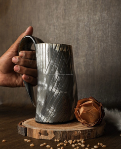 Chope à bière Viking en corne naturelle personnalisée à la main, authentique plaisir de brassage nordique avec technique polie à la main, artisanat naturel - Product Image 1