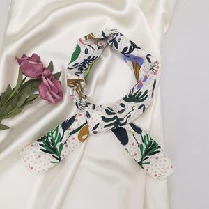Foulard de tête tendance, écharpe de cou douce et lisse effet satin, élégante écharpe en soie de créateur pour femme, bandana carré - Product Image 2