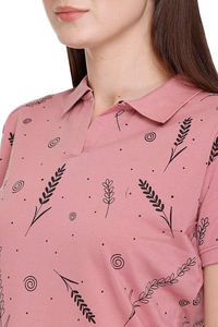 เสื้อโปโลผู้หญิงสีชมพูพิมพ์ลาย แขนสั้น ลำลอง ผ้าถัก ลายใบไม้ ระบายอากาศได้ดี ผ้าฝ้าย 100% - Product Image 3