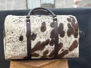 Bolsa de Viaje de Fin de Semana de Cuero Vacuno de Lujo con Pelo, Estilo Occidental, Bolsa de Cuero Genuino con Pelo LHDB-0173 - Product Image 1