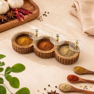 Tarro de especias de madera con tres compartimentos y tapas de vidrio, hecho a mano, estilo nórdico, para servir alimentos. - Product Image 3
