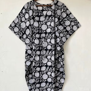 Robe longue kaftan en coton à motifs floraux indiens, idéale comme tenue de plage ou vêtement de nuit, convient aux femmes enceintes - Product Image 1