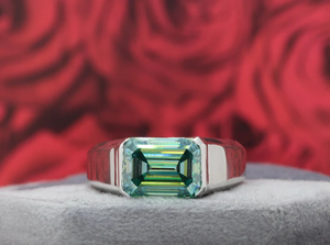 Anillo de Compromiso con Circonita Cúbica Corte Esmeralda, Chapado en Rodio, Acero Inoxidable, Clásico para Mujer, Engaste de Puntas, Piedra Creada en Laboratorio - Product Image 3