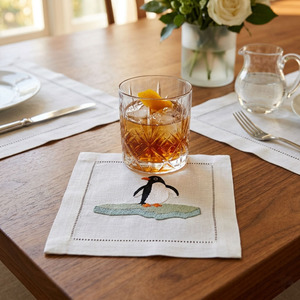 Serviette de cocktail personnalisée en coton brodé motif pingouin 6*6 pouces, durable, réutilisable, avec ourlet festonné, 100% coton, pour événements à domicile - Product Image 1