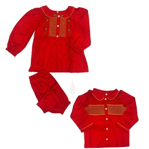 Vêtements de bébé fille faits à la main Pyjamas à manches longues en coton à fleurs rouges Design personnalisé smocké saison de Noël - Product Image 1