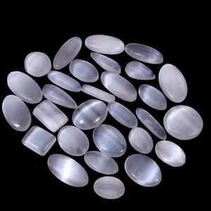 คริสตัลเซเลไนต์สีขาวธรรมชาติทรงคาโบชอง ของใหม่สำหรับการทำสมาธิ เรกิ บำบัด และทำเครื่องประดับ - Product Image 1