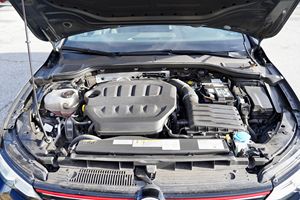 Volkswagen GTI SE 2022 con volante a la izquierda y a la derecha - Product Image 3