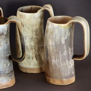 Tasse Viking faite à la main à partir de corne de buffle Cadeau nordique de chope de bière personnalisée pour lui - Product Image 1