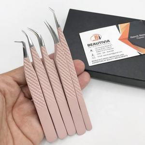 Pince à cils à poignée diamantée en acier inoxydable à revêtement nu forte tenue pince à cils à pointe argentée produit durable de marque privée - Product Image 1