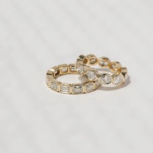 Anillo de Diamantes Cultivados en Laboratorio con Certificación IGI, Corte Esmeralda Ovalado, Biseles, Banda de Eternidad, Oro Puro de 18k/14k, Anillo de Diamantes Sintéticos - Product Image 2