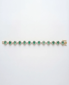 Pulsera Halo Esmeralda Eterna, Elegante Pulsera con Diseño Halo Atemporal con Radiantes Piedras Centrales de Esmeralda Verde - Product Image 2
