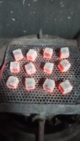 Charbon de coco de haute qualité d'Indonésie pour chichas et narguilés, fabriqué de manière organique.