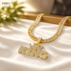 สร้อยคอจี้รูปทรงคิง DIIRO ชุบทอง 14K ประดับโมอิสซาไนต์ สไตล์ฮิปฮอป สำหรับผู้ชาย พร้อมจี้ตัวอักษร เหมาะสำหรับใส่ทุกวัน - Product Image 1