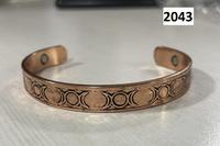 Radhe Enterprises - Brazalete de Cobre Marrón Clásico de Primera Calidad Ecológico, Personalizable, Ligero, para Interiores