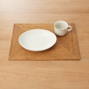 Set de table rond en rotin tressé avec coquillages de cauris, dessous de verre bohème en coquillages, assiettes de présentation tropicales pour décoration de mariage sur la plage - Product Image 4