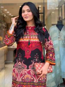 Conjunto de Kurta Floral con Estampado Digital Rojo para Mujer, Ropa Casual Étnica Estilo India Pakistán, Corte Regular, Secado Rápido, Algodón - Product Image 4