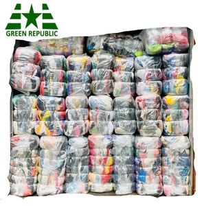 Abbigliamento usato di <span class=keywords><strong>prima</strong></span> qualità all'ingrosso | Vestiti di seconda mano ben ordinati | Estate per uomini e donne e bambini | Per l'esportazione - Product Image 1