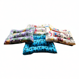 Coussin pour chien Yommy 90x70 cm, rectangulaire, doux, avec motif de dessin animé, pour chiens d'intérieur, utilisable toute l'année - Product Image 1