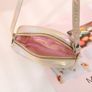 Nueva Bolsa Cruzada para Niños: Mini Bolsa de Hombro Holográfica Arcoíris, Cuero PU con Color Degradado, Casual y Moderna - Product Image 3