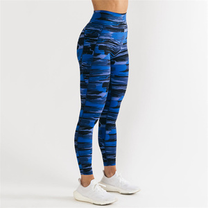 Leggings de sport taille haute pour femmes, design vintage drapeau américain imprimé par sublimation noire personnalisée - Product Image 5
