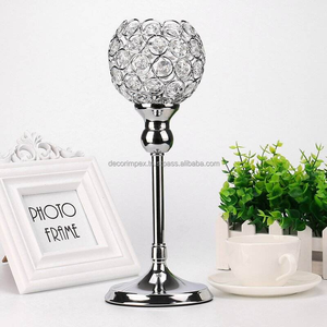 Bougeoir en argent rond Crystal T Light Holder avec des perles pour les mariages et les décorations pour la maison - Product Image 2
