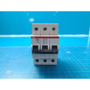 Disjoncteur miniature ABB S283W S283W K40A d'occasion – Pièces d'équipement semi-conducteur de génération précédente - Product Image 3